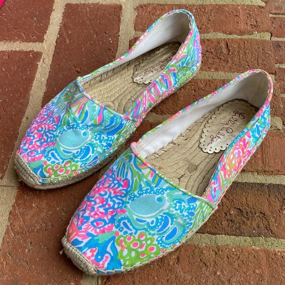 Lilly Pulitzer Shoes - EUC Lilly Pulitzer Lovers Coral Espadrilles - Size 9